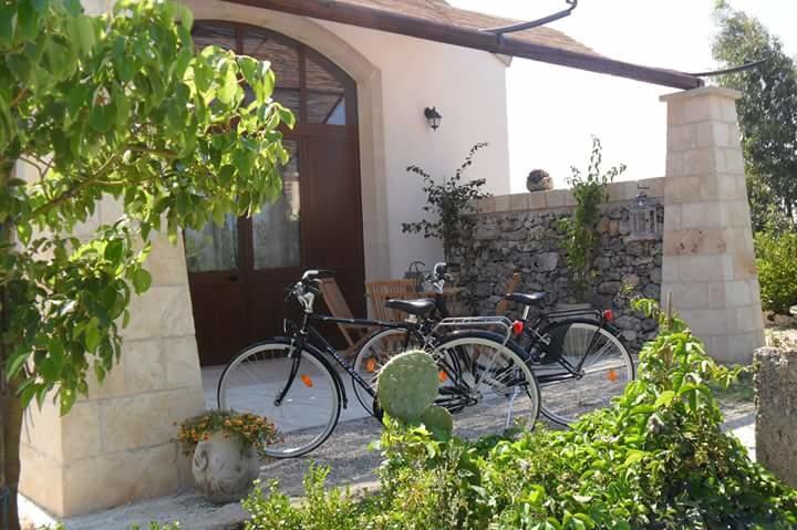 Masseria Sucea Мартано Екстериор снимка